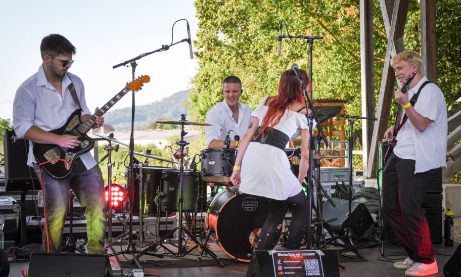 DISTORTION Coverbild